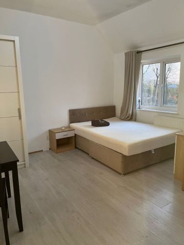 Studio Flat, North Circular Road, NW10 - Photo 2