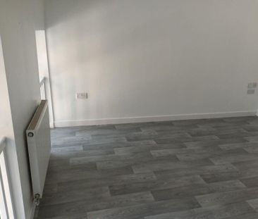 2 bedroom semi-detached house to rent - Photo 4