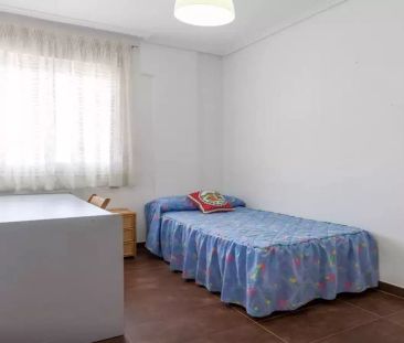 Rooms for rent in 4-bedroom apartment in El Plantinar - Photo 4