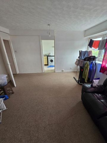 1 bedroom flat to rent - Photo 2