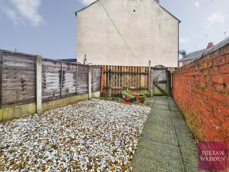 2 bedroom terraced house to rent - Photo 5