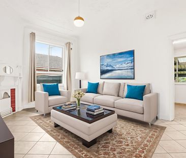 Immaculate Three-Bedroom Family Home with Gas Cook-Top, Double Carp... - Photo 5