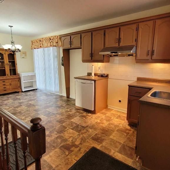 **PARFAITE POUR VOUS** BIEN SITUÉE**Superbe Maison 3 chambres à louer! Possible de louer semi-meublé aussi! - Photo 1