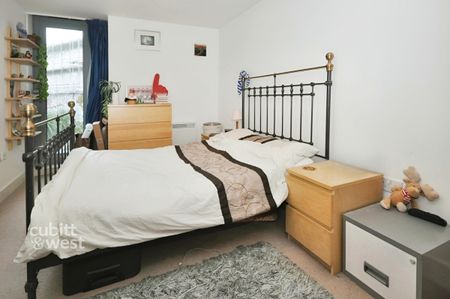 2 bedroom flat to rent - Photo 2