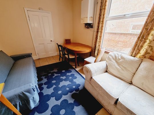 7 Bed Student Accommodation - Photo 1