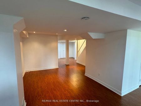 Property For Lease | N9033430 - Photo 5