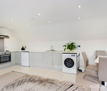 2 bedroom Maisonette - High Street, Welwyn - Photo 4
