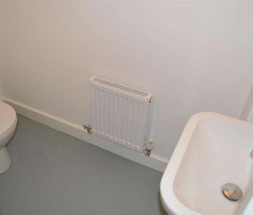 Sundew Avenue, Featherstone, WF7 - Photo 6