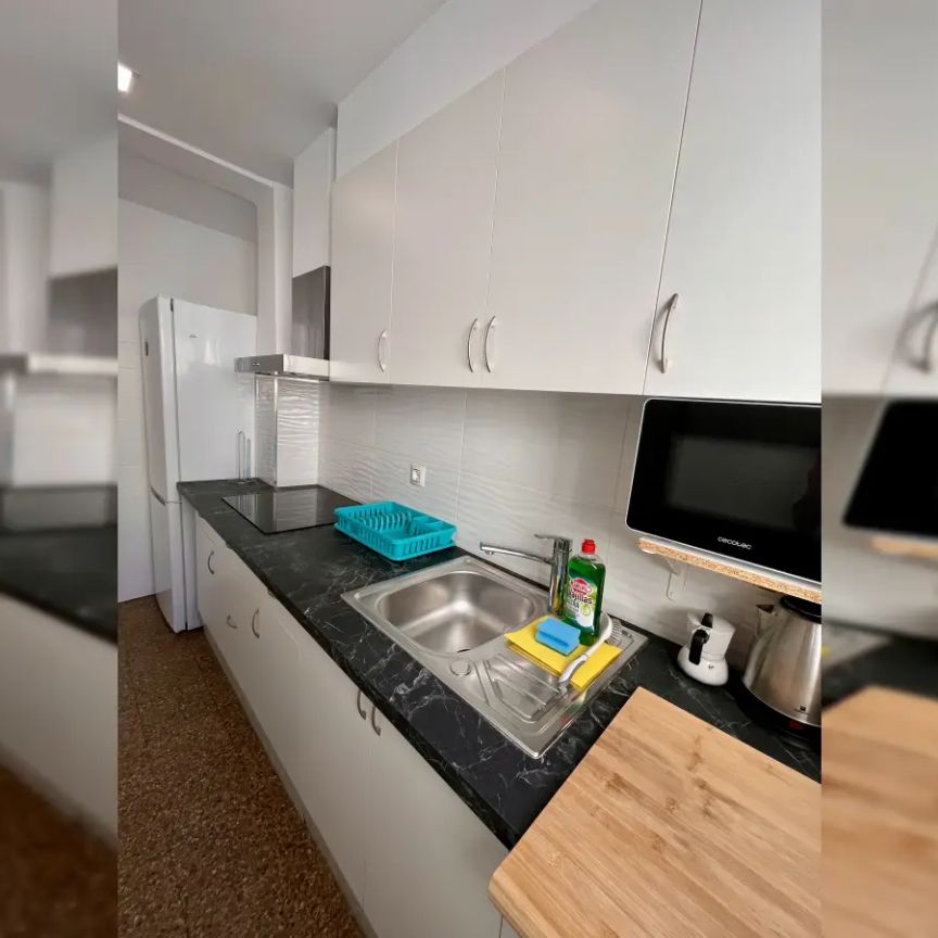 Room in a shared 2-bedroom apartment for rent in En Corts - Foto 1