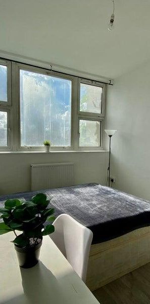 1 bedroom in a flat share to rent - Photo 1