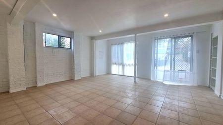 Downstairs Studio apartment in Alexandra Hills - INCLUDES UTILITIES - Photo 3