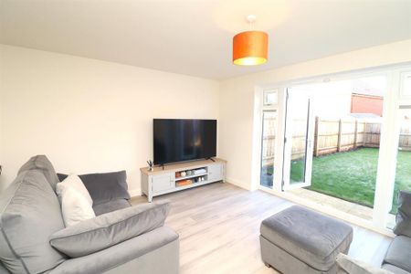 2 bedroom semi-detached house to rent - Photo 4