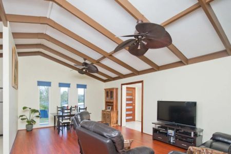 ELEVATED, QUIET POSITION - Photo 3