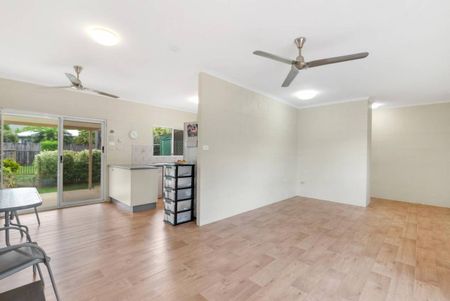 Fully Airconditioned - Vinyl Flooring - Dishwasher - Photo 3