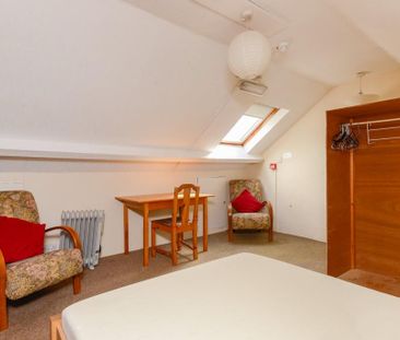 4 bedroom semi-detached house to rent - Photo 1