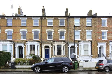 3 bedroom flat in Stockwell - Photo 5