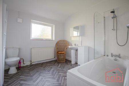 1 bedroom in a house share to rent - Photo 4