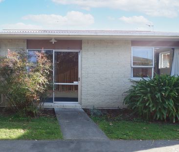 Tidy 2 Bedroom in Sydenham - Photo 3