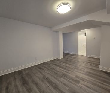 For Lease - 20 Newhaven Street Unit# B, South of Baseline to Knoxda... - Photo 5