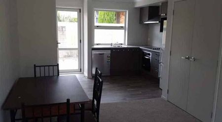 Fully Furnished Studio - Photo 5