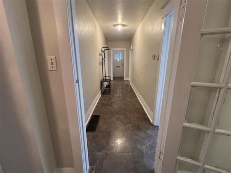 For Lease - 23 Franklin Avenue, Toronto, Ontario - Photo 2