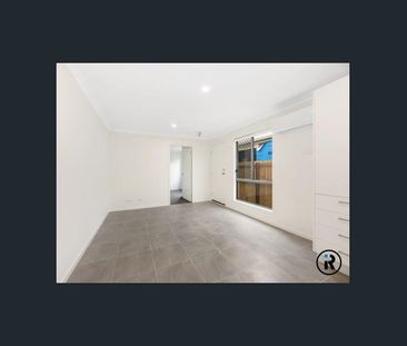 MUST SEE 2 BEDROOM DUPLEX! - Photo 6