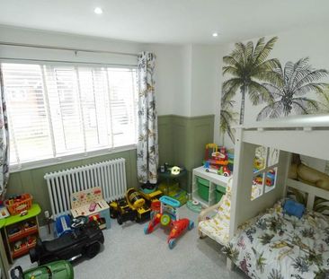 4 bedroom semi-detached house to rent - Photo 1