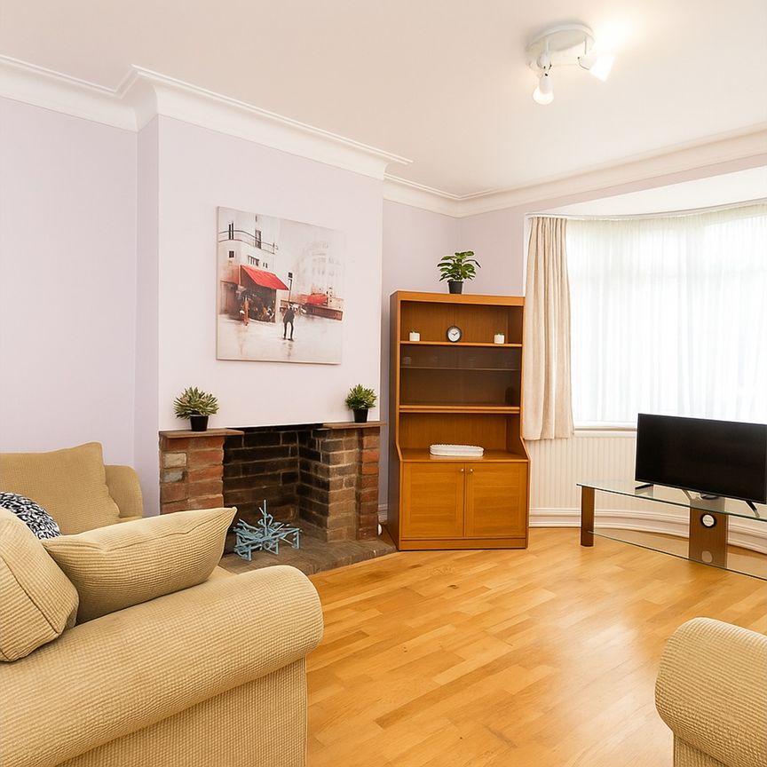 5 Bed Semi-Detached House, Wood End Avenue, HA2 - Photo 2