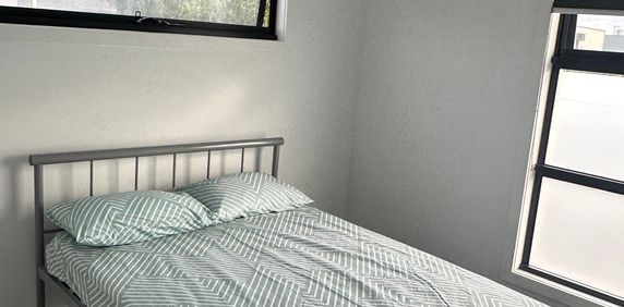 Cranbourne East - Photo 2