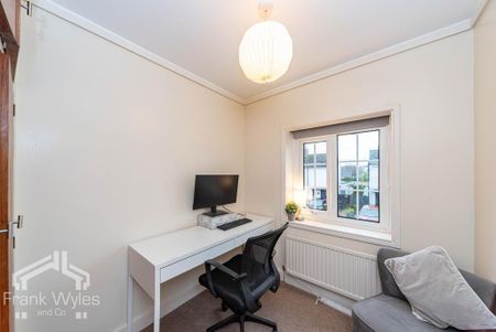 3 bedroom end of terrace house to rent - Photo 4