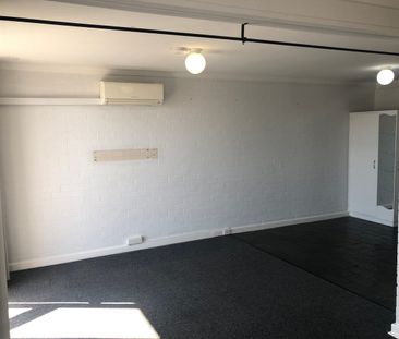 1 X 1 TOP FLOOR APARTMENT IN MOUNT LAWLEY! - Photo 3