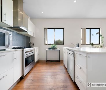 Modern Family Home - Photo 6