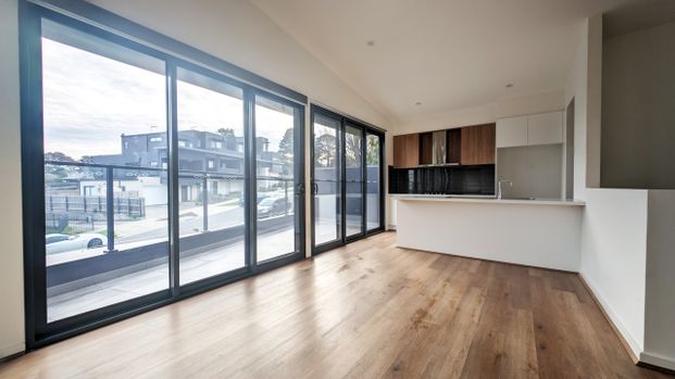 Location and convenience at your doorstep - Photo 1