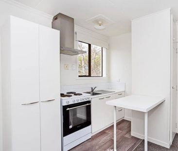 Low Maintenance 2-bedroom flat with wet floor shower - Photo 5