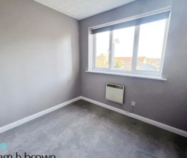 St. Leonards Close, GRAYS - Photo 2