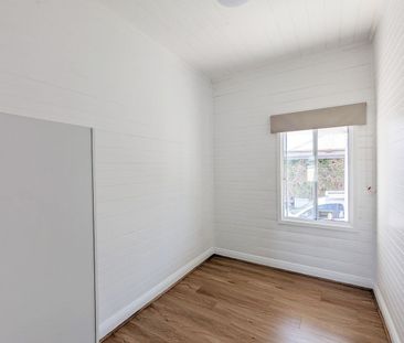 CHARMING MODERN COTTAGE - Photo 6