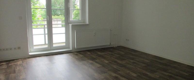 Alles was man braucht: ca 30 m2 Wohnzimmer+ ca 8,5 m2 großem Balkon! - Photo 1