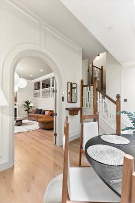 Presenting this wonderful 6 bedroom home in the heart of Kensington, W8 - Photo 1