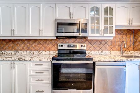 For Lease - 1039 Cedarglen Gate Unit# 28, Mississauga, Ontario - Photo 4