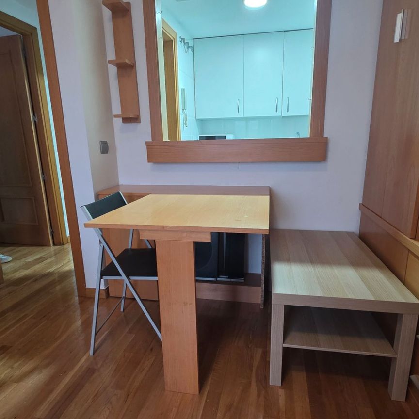 Apartamento de alquiler en Calle de Belfast, 13, Rejas - Photo 1