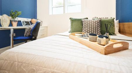 1 bedroom in a flat share to rent - Photo 5