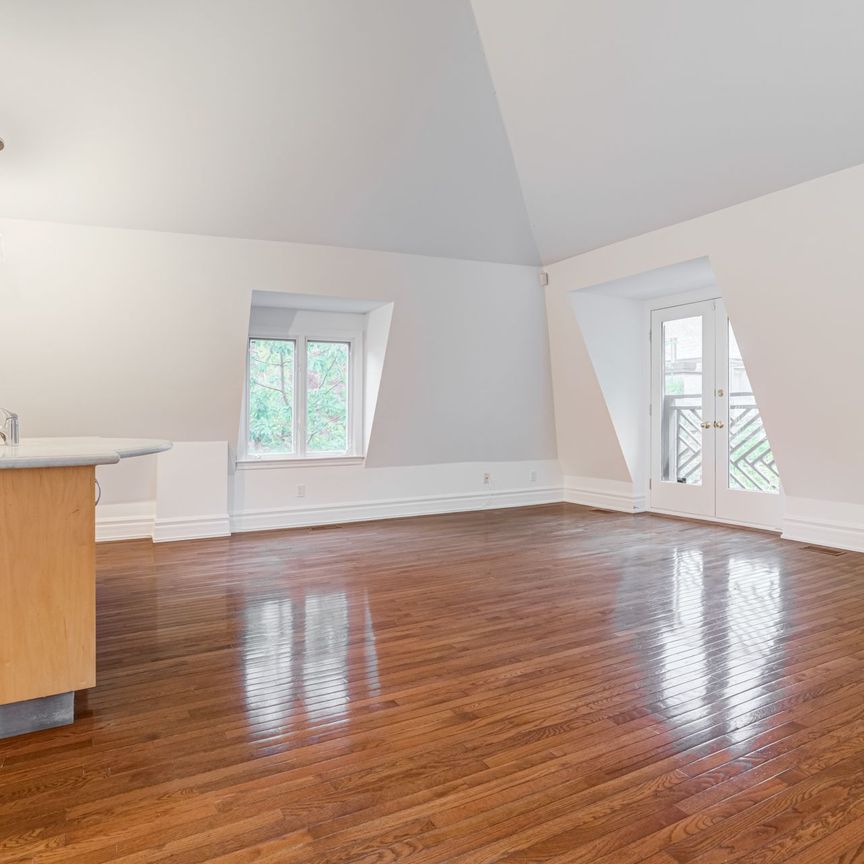 For Lease - 12 A Admiral Road, Toronto, Ontario - Photo 1