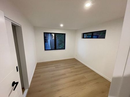 Charming 3BR Home in Glen Eden! - Photo 2