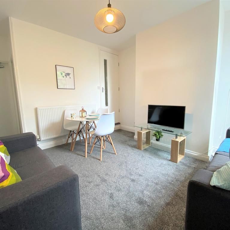 4 bedroom terraced house to rent - Photo 1