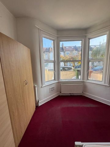 4 Bed Terraced House, Adelaide Road, E10 - Photo 3