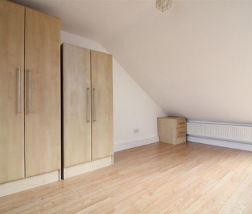 Kingsbridge Crescent, Southall - Photo 2