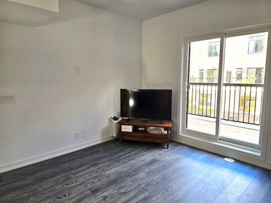 For Lease - 10 Spruce Pines Crescent Unit# Room2, Toronto, Ontario - Photo 1