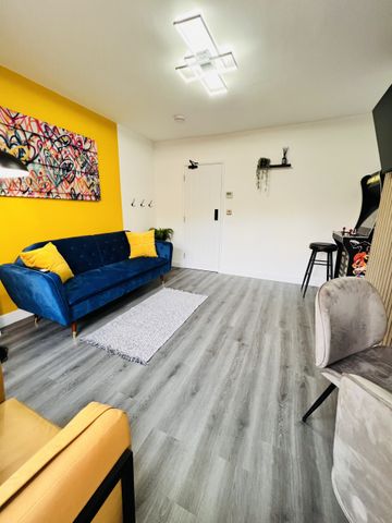 BEDROOM 1- HUGE DOUBLE ENSUITE - Photo 2