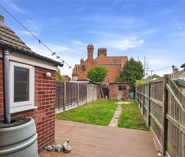 Magdalen Road, Clacton-on-Sea, Essex, CO15 3NB - Photo 5
