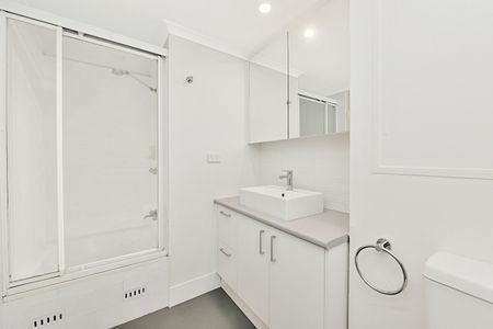 Charming Apartment In Prime Location - Photo 5